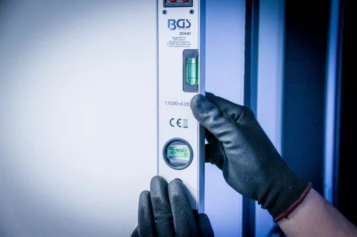 BGS technic Digitális LCD szögmérő vízmértékkel, 450 mm (BGS 50440)