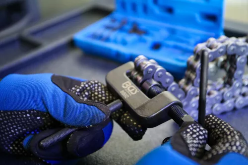 BGS technic Motorkerékpár-láncbontó és szegecselő szerszám, 35–525 láncmérethez, 3 bontótüskével (BGS 8802)