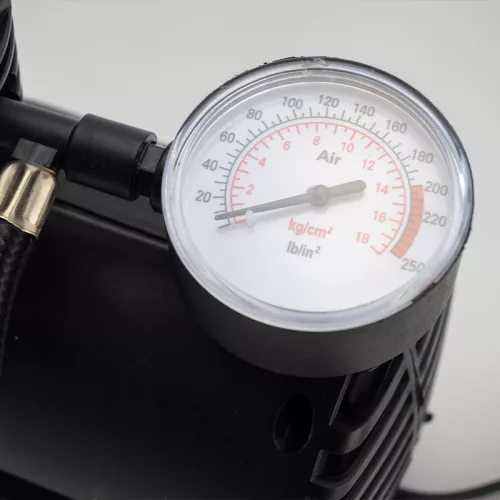 BORMANN Autós légkompresszor 12 V, 260 PSI, szivargyújtós kerékfújó adapterekkel (BWR5111)