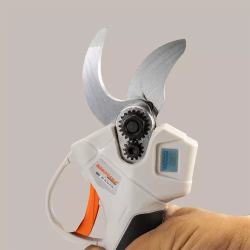 NAKAYAMA AKKUMULÁTOROS METSZŐOLLÓ KÉSZLET 21V, SZÉNKEFE NÉLKÜLI MOTOR, KAPACITÁS 0-22/28mm, 1kg, 2x2Ah Li-Ion,(EC1250)