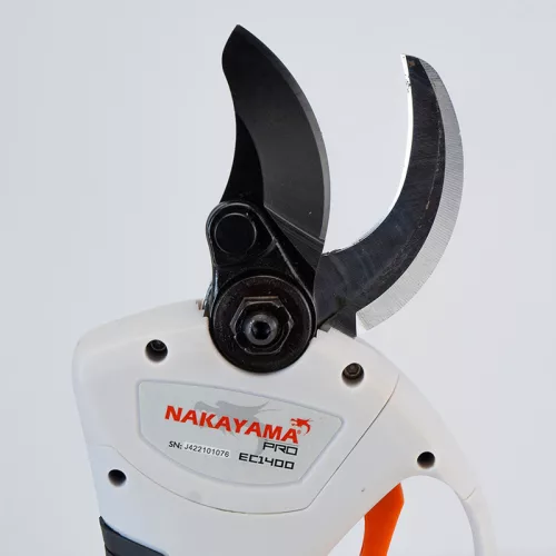NAKAYAMA PRO Akkumulátoros szénkefementes metszőolló, 21V, 30/40 mm vágáskapacitás, kofferben, készlet (EC1400)