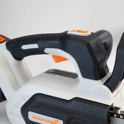 NAKAYAMA PRO Akkumulátoros szénkefementes láncfűrész, 20V (akku és töltő nélkül) (EC3000)