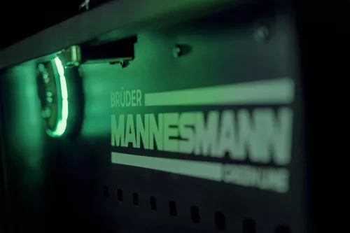Mannesmann Szerszámos műhelykocsi kihúzható szerszámtartó fallal, 268 részes készlettel, Bluetooth-hangszóróval, USB-töltővel és LED-es felirattal (M28292)