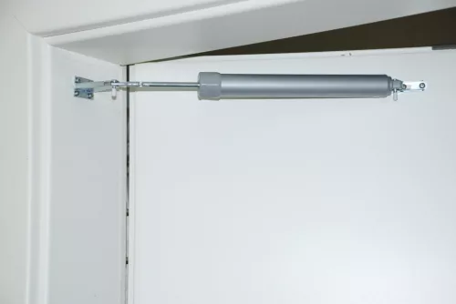 Mannesmann Pneumatikus ajtóbehúzó állítható zárási sebességgel, fehér (M41115)