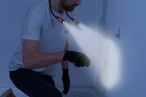 YATO Akkus nyaklámpa hajlítható karokkal, 300 lm, 2000 mAh, fokozatmentes fényerő-szabályozással (YT-08599)