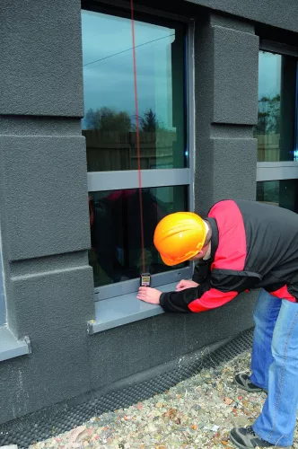 YATO Lézeres távolságmérő 0,05–40 m, ±2 mm pontossággal, IP54 védelemmel (YT-73125)
